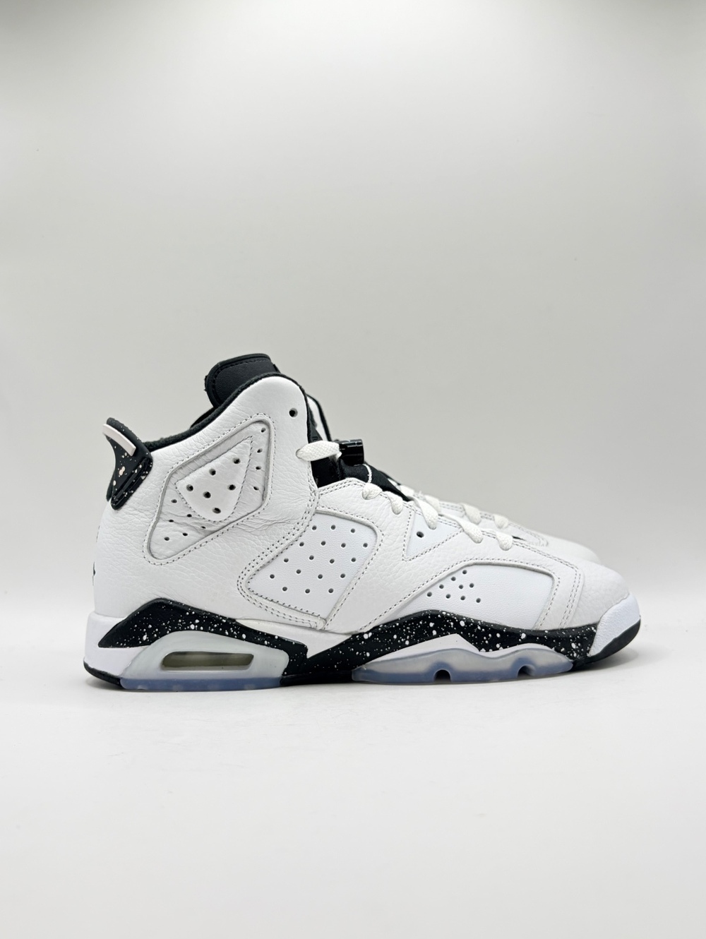 Air Jordan 6 Retro GS “Reverse Oreo” 5.5Y / 7 Women